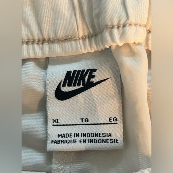 Nike Women's Off-White and Beige Joggers - Picture 8 of 9